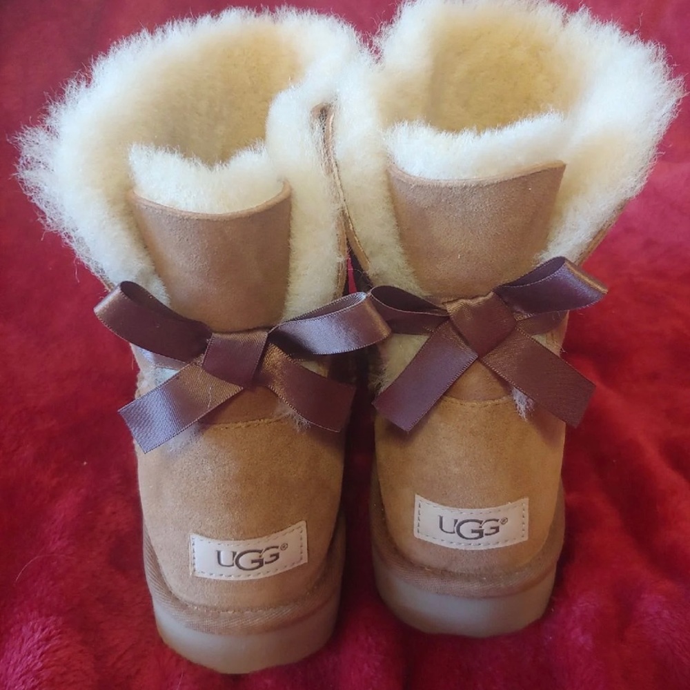 UGGS BOOTS SIZE 11..😻
